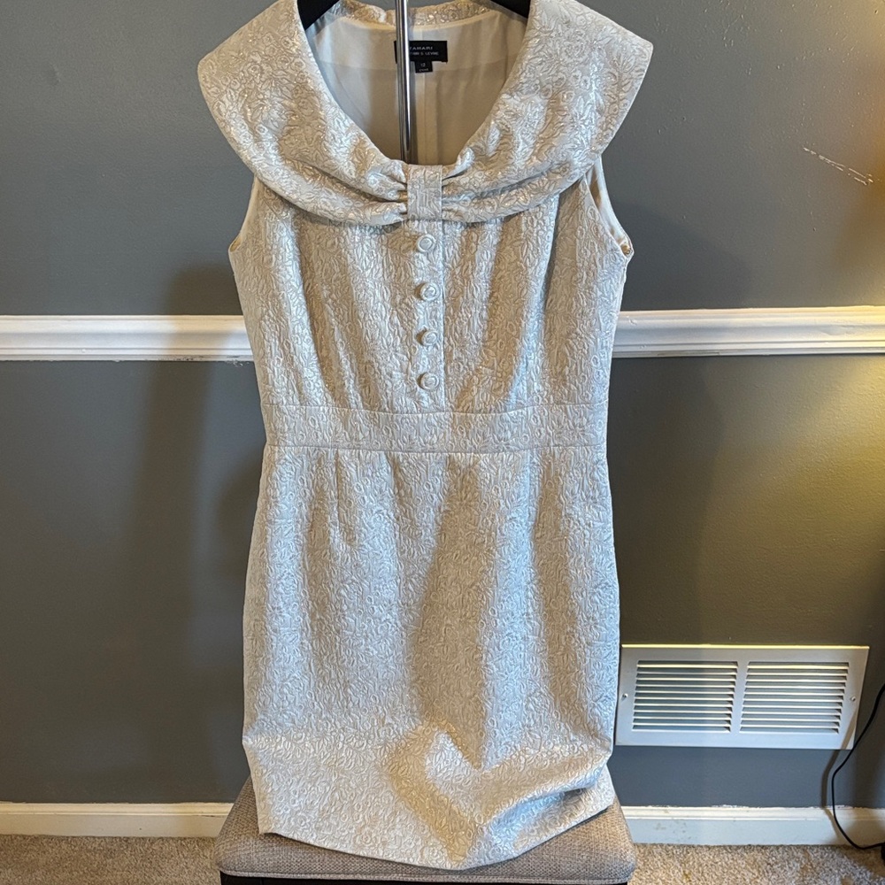 Chic Cream Sleeveless Dress